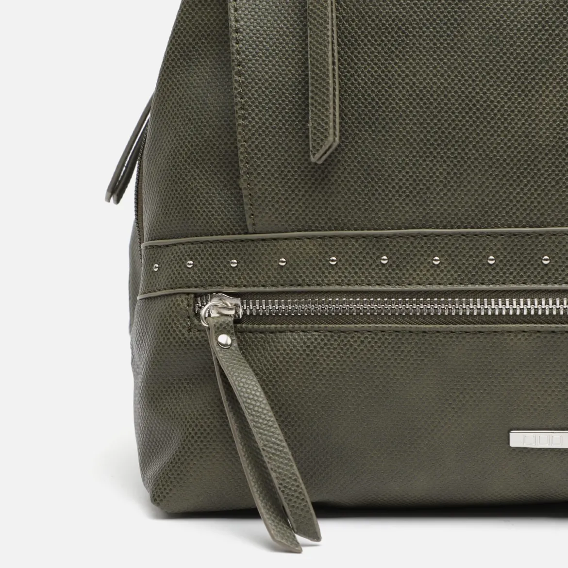 Mochila antirrobo con detalles metálicos