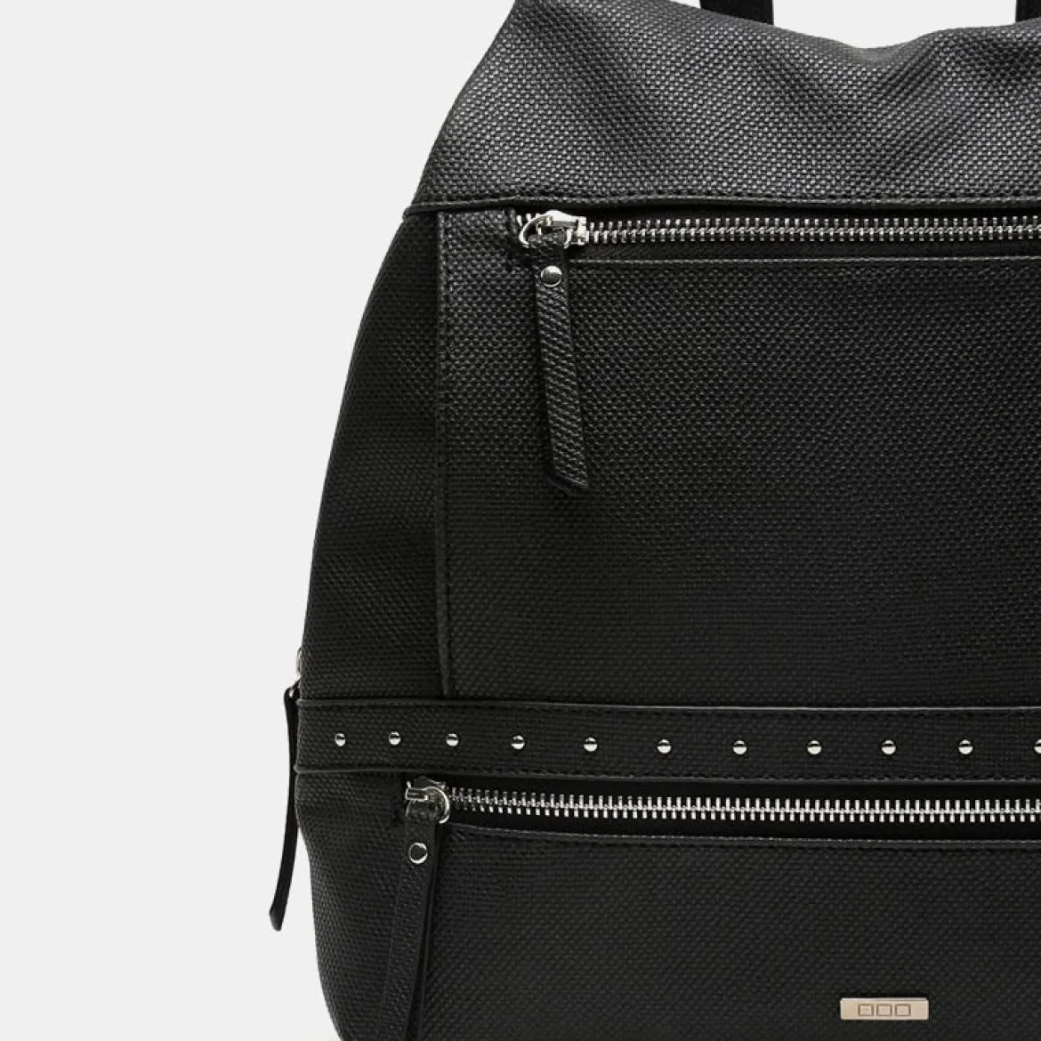 Mochila antirrobo con detalles metálicos