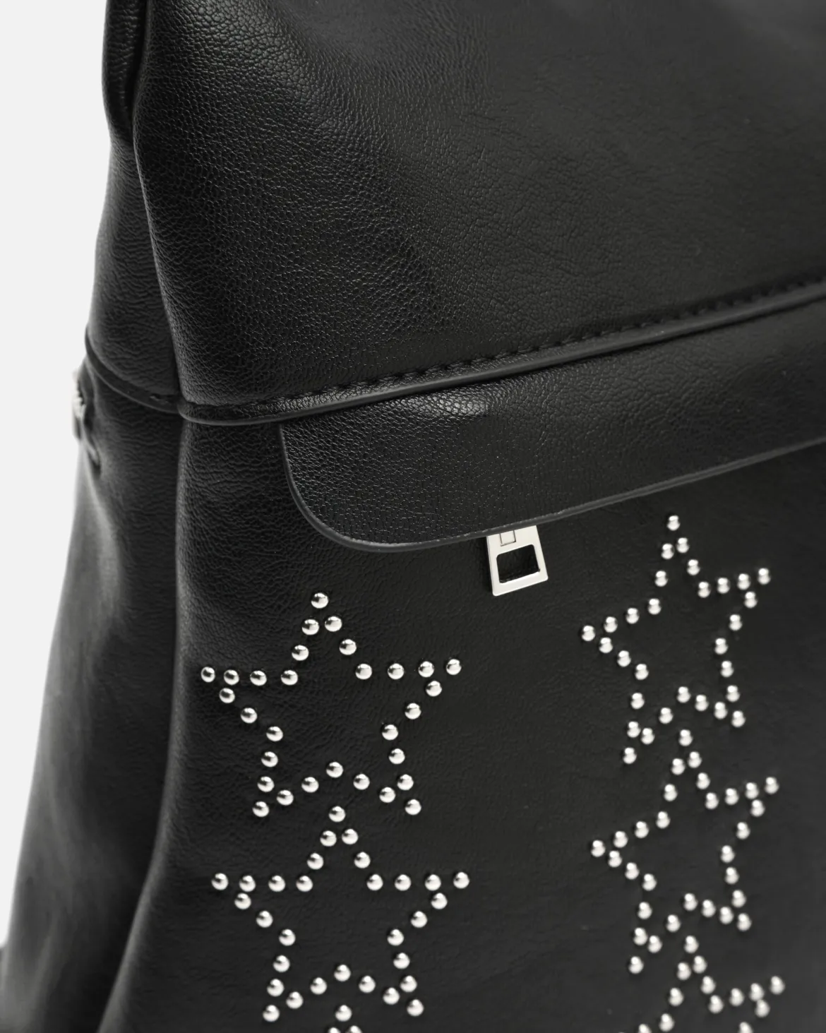 Mochila antirrobo con detalles metálicos en forma de estrellas