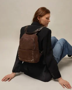Mochila antirrobo efecto ante con detalles metálicos