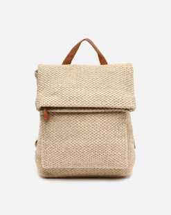 Mochila con solapa efecto rafia