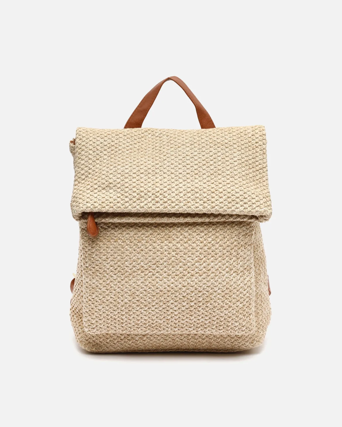 Mochila con solapa efecto rafia