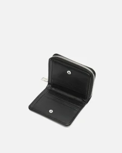 Monedero pequeño con detalles metálicos