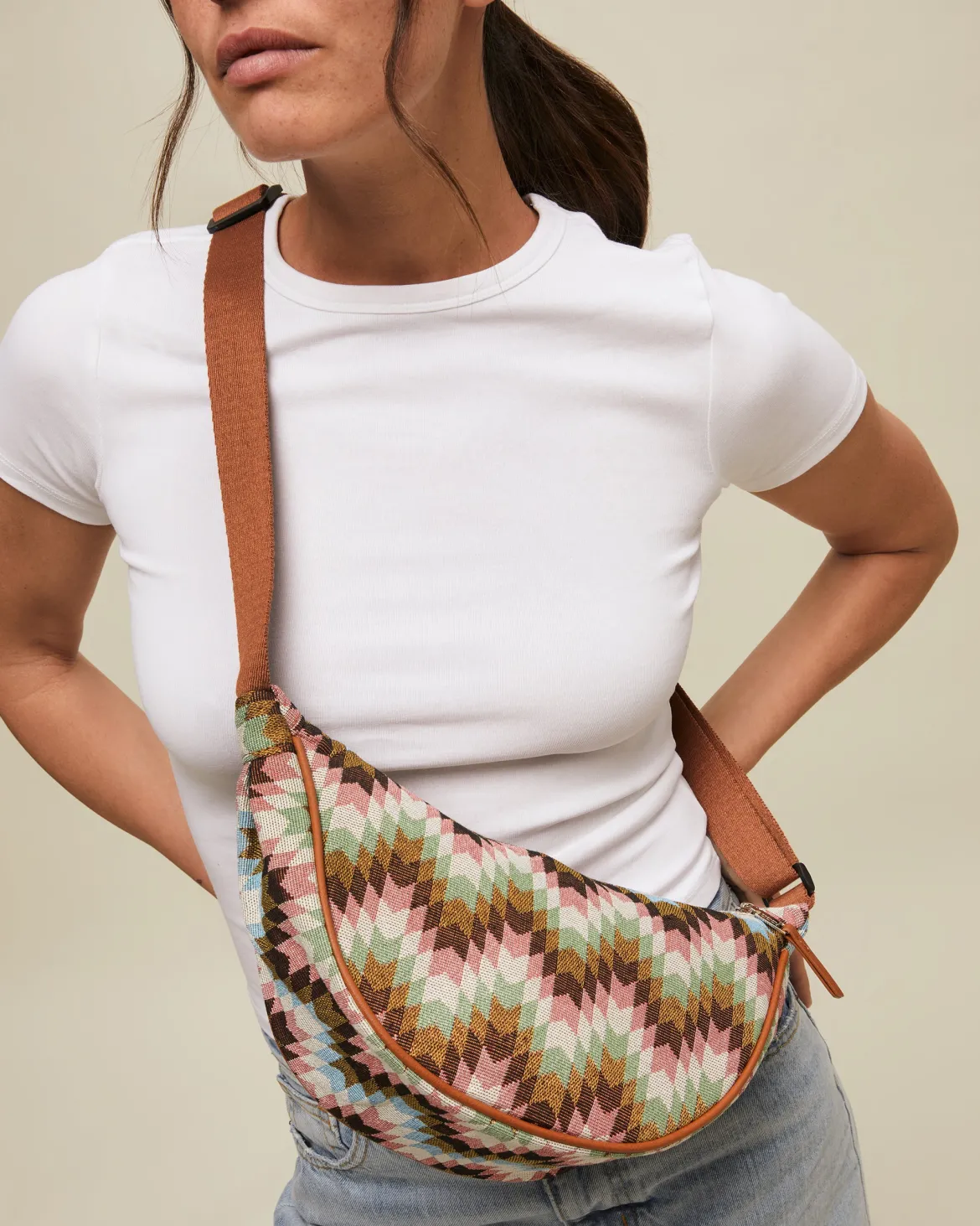 Riñonera estampado jacquard