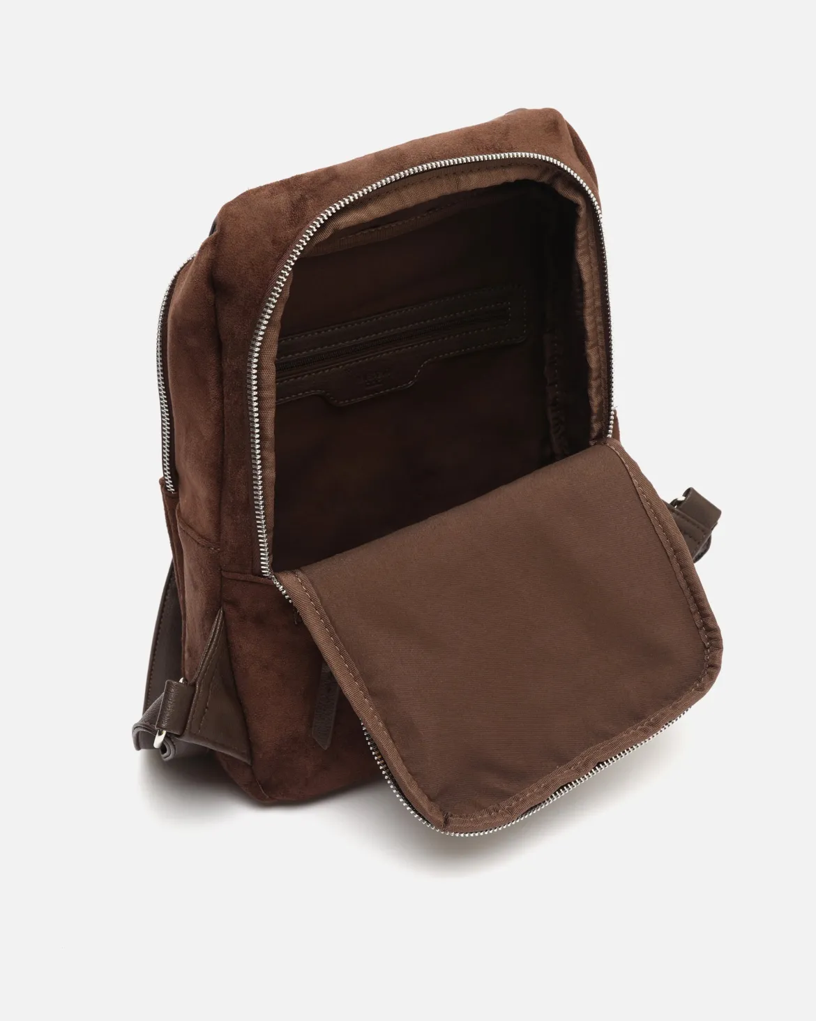 Mochila antirrobo efecto ante con detalles metálicos