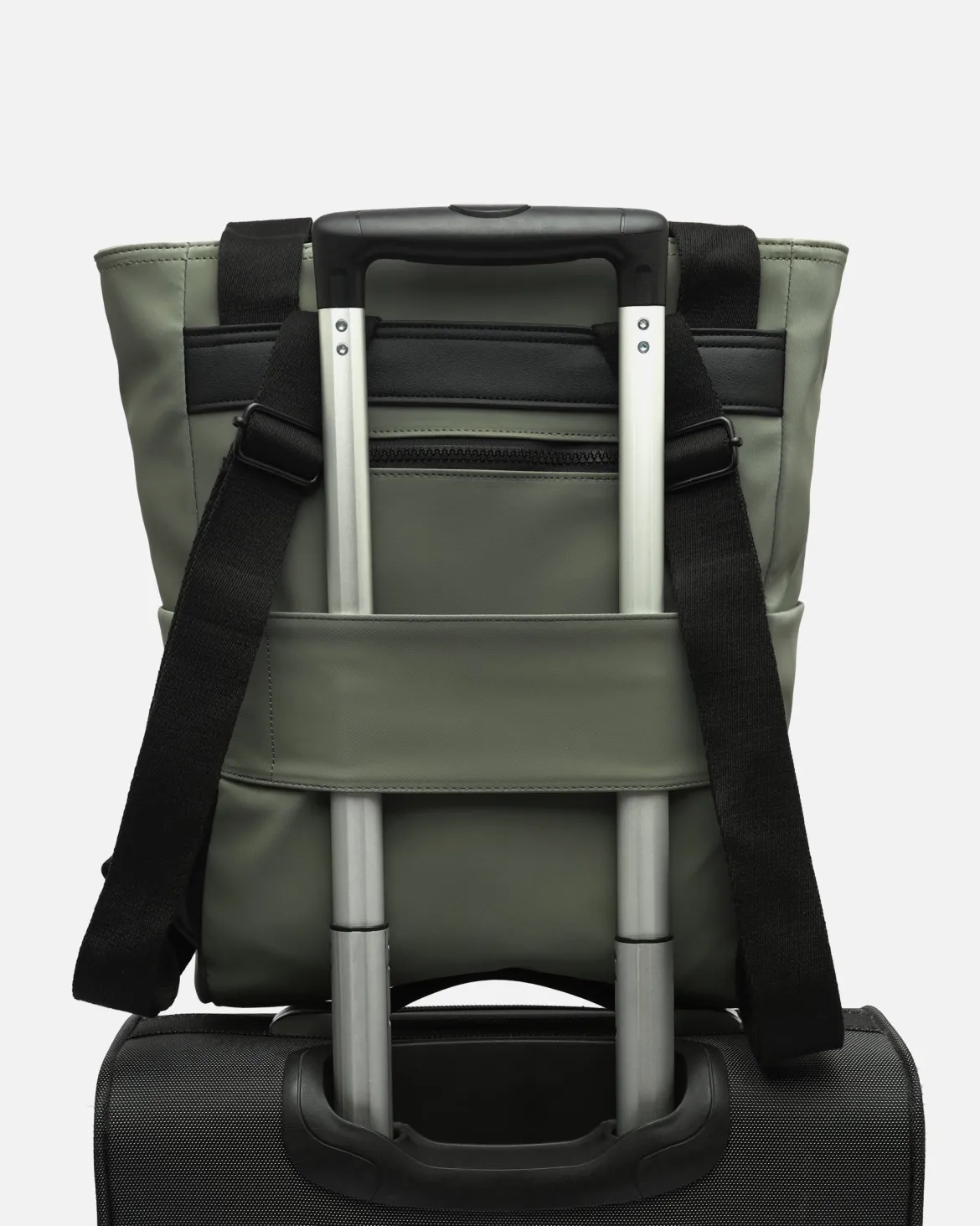 Mochila grande en nylon con bolsillo para portátil (14") y asa de hombro